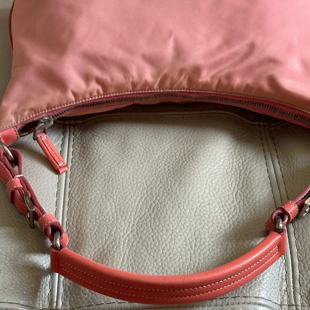 Vintage 100% authentic Prada nylon hobo bag. In good condition - Picture 8 of 9
